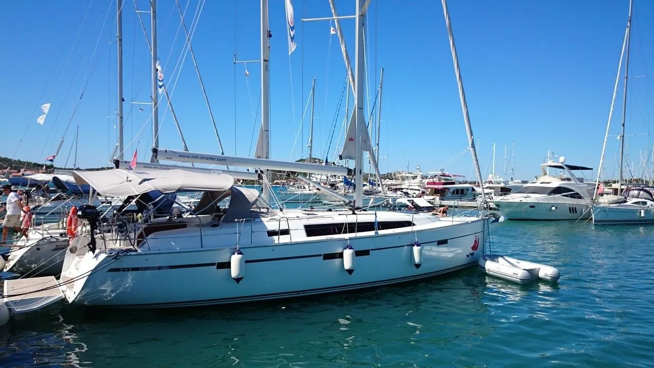 MH 43 Charter Boat