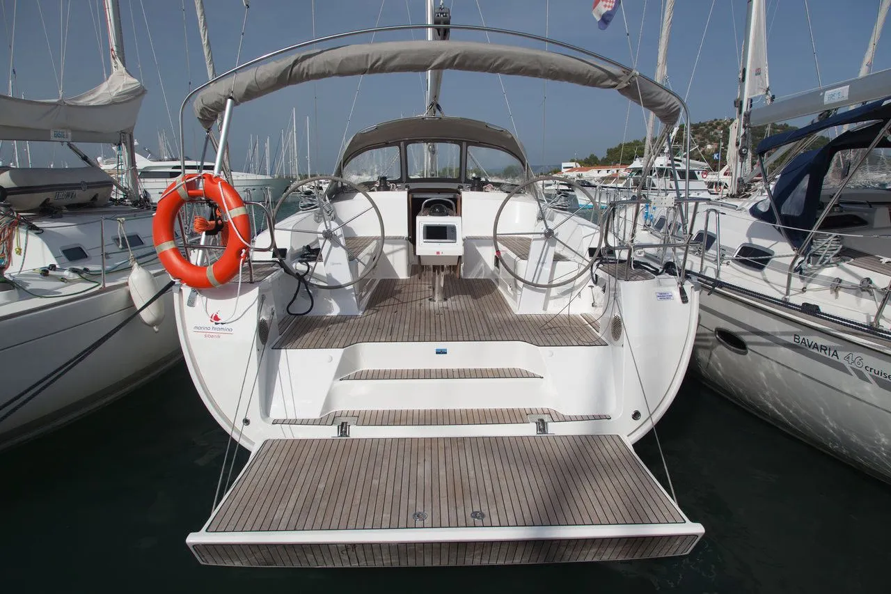 MH 43 Charter Boat