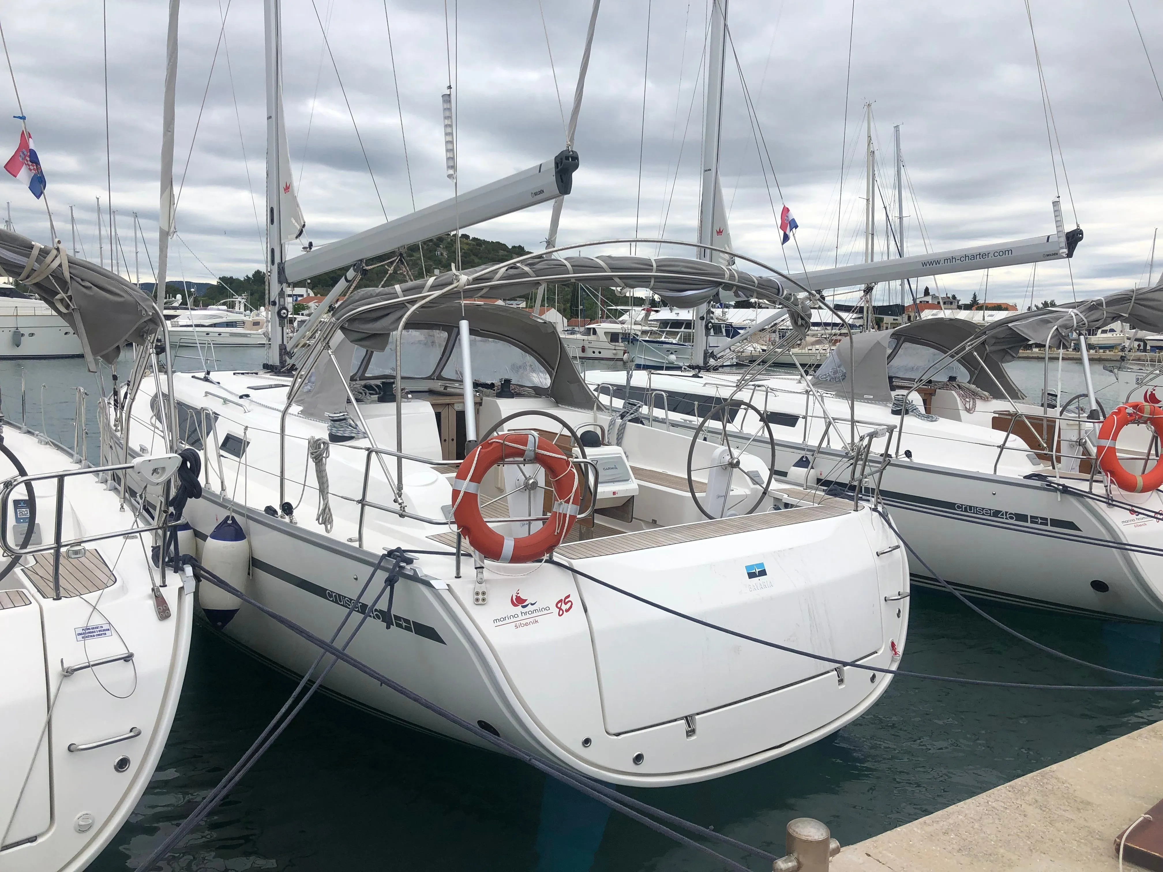 MH 85 Charter Boat