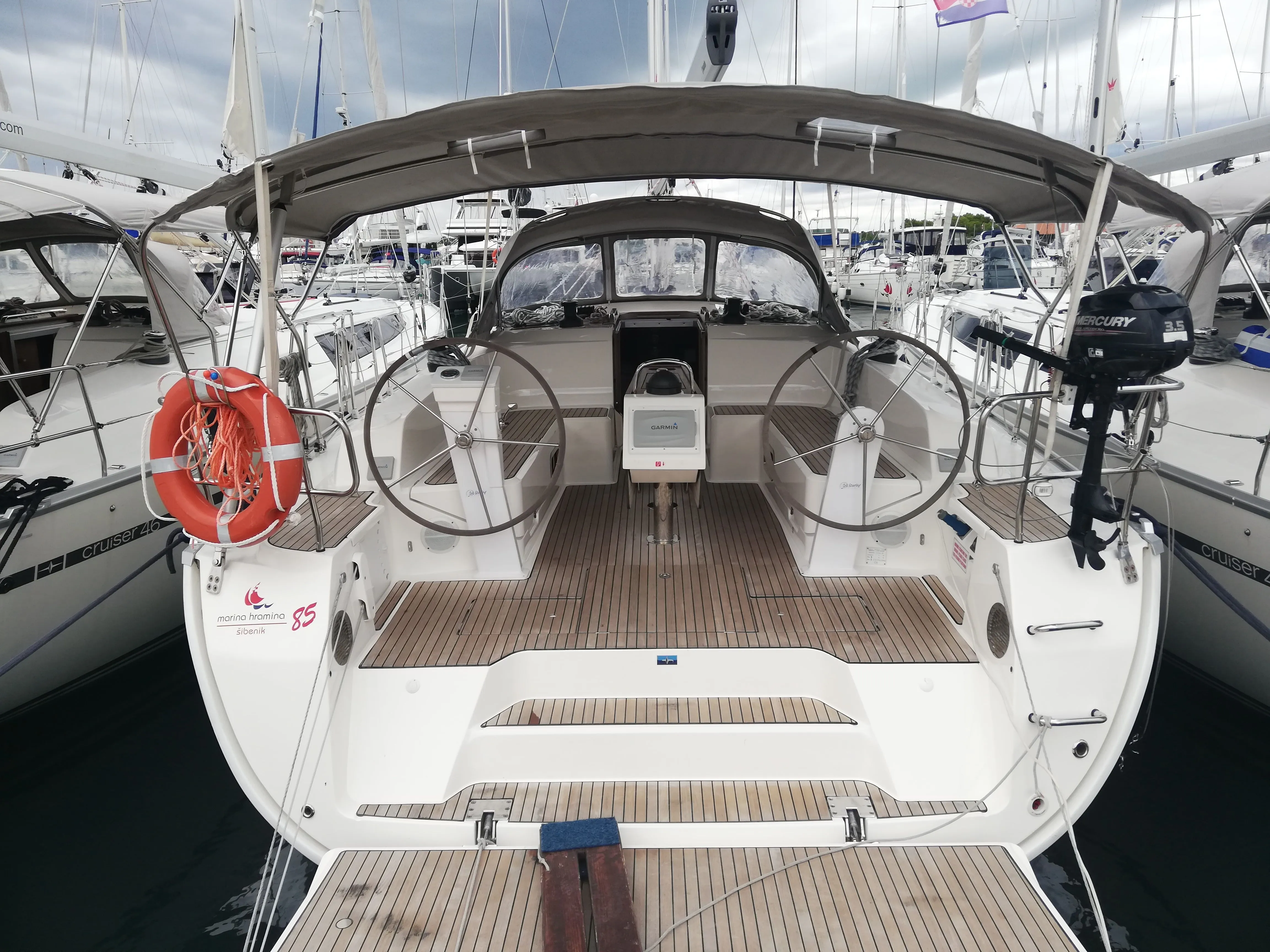 Charter a 14.27m Bavaria Cruiser 46 in Murter