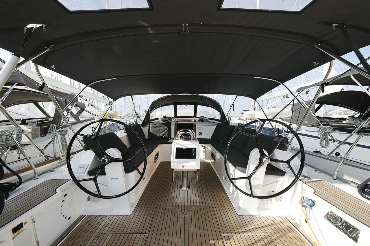 Neo Star 5 Charterboot - 4