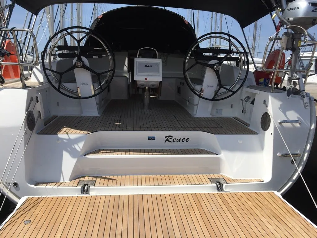Rent a 14.27m Sailing Yacht in Skiathos Town