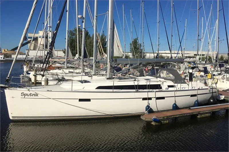 Explore Lemmer on a 14.27m Bavaria Cruiser 46 Sailing Yacht Rental