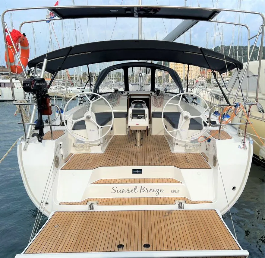 Boot - 13.6m Split Sailing Yacht Hire