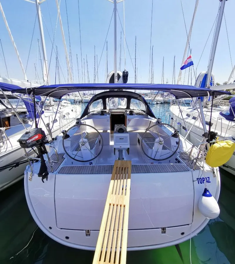 Charter a 14.27m Sailing Yacht Bavaria Cruiser 46 in Sukosan
