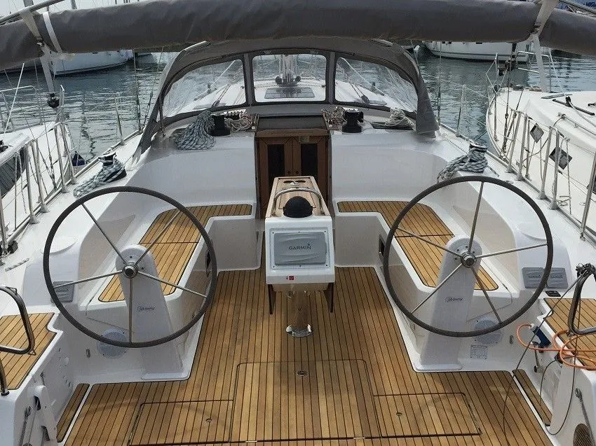 Vera 3 Charter Boat - 5