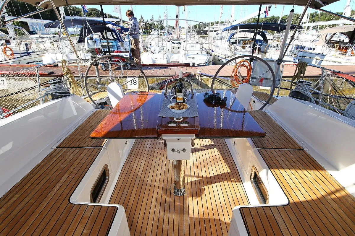 Viribus Unitis Charterboot - 5