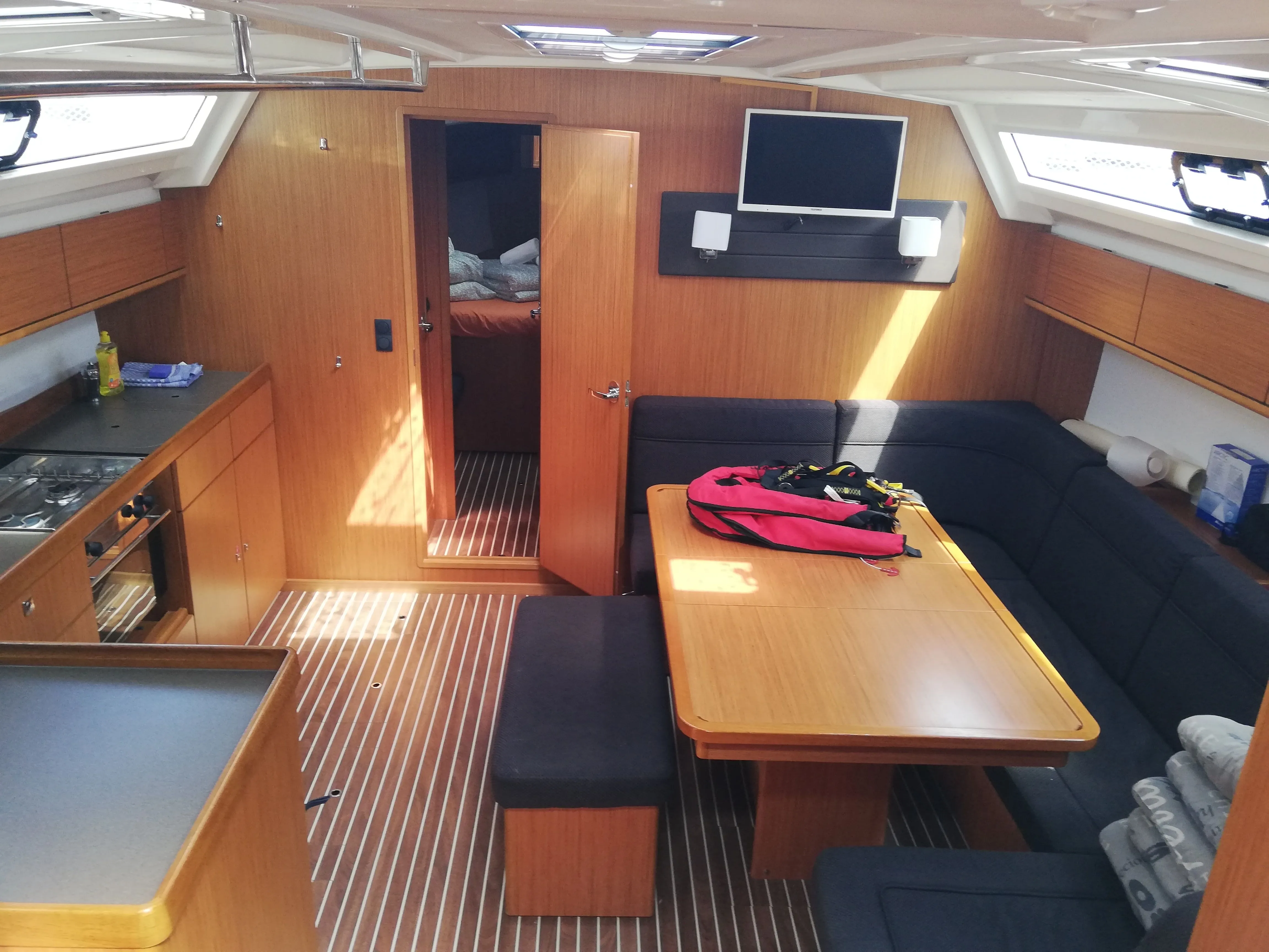 Charter a 14.27m Boat in Primošten