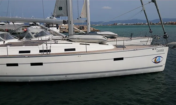Leonis Charter Boat