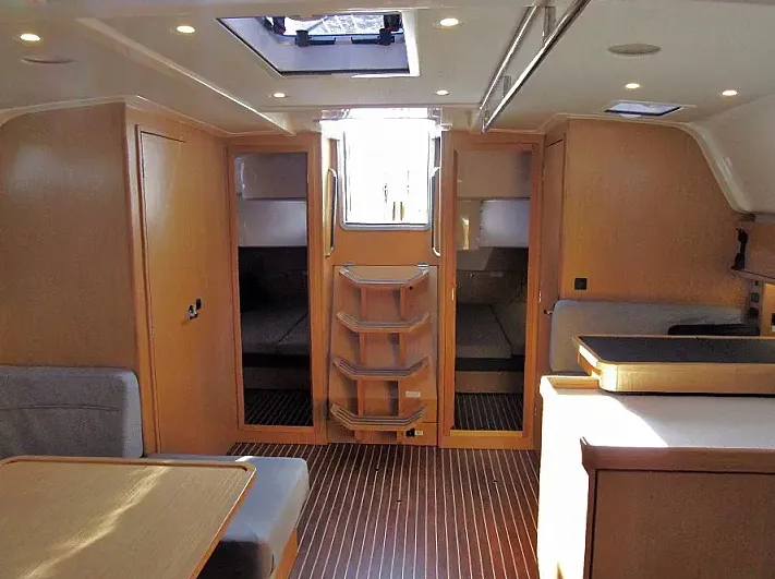 Lizzy Charter Boat