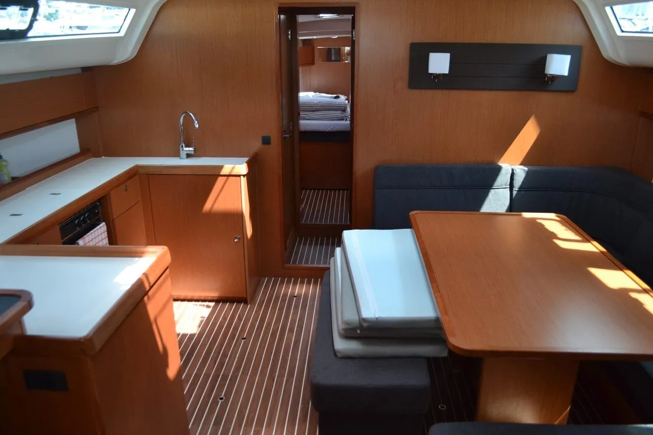 Isabella Charterboot - 4