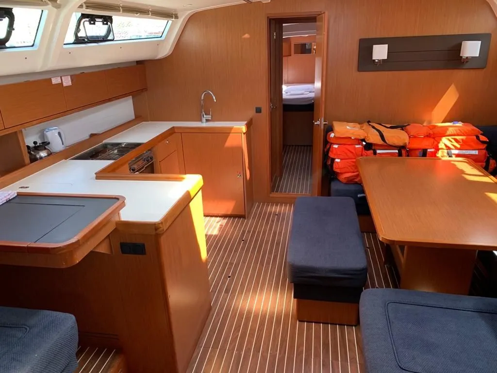 Kondor Charter Boat