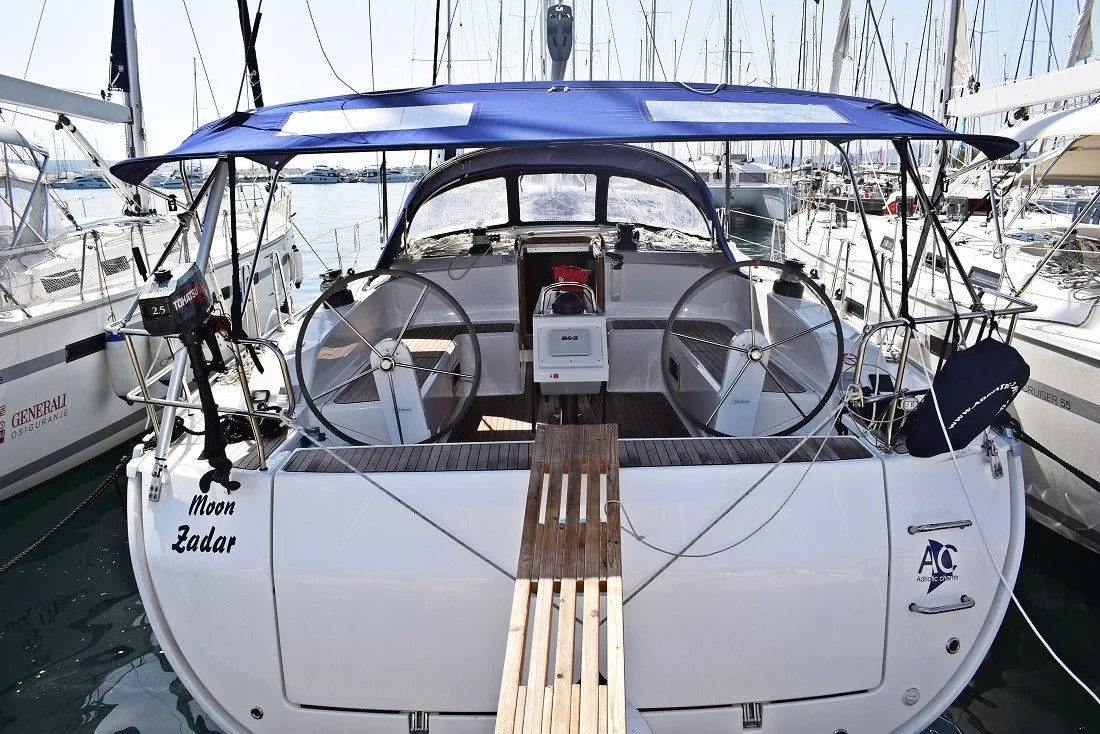 Moon Charterboot - 3