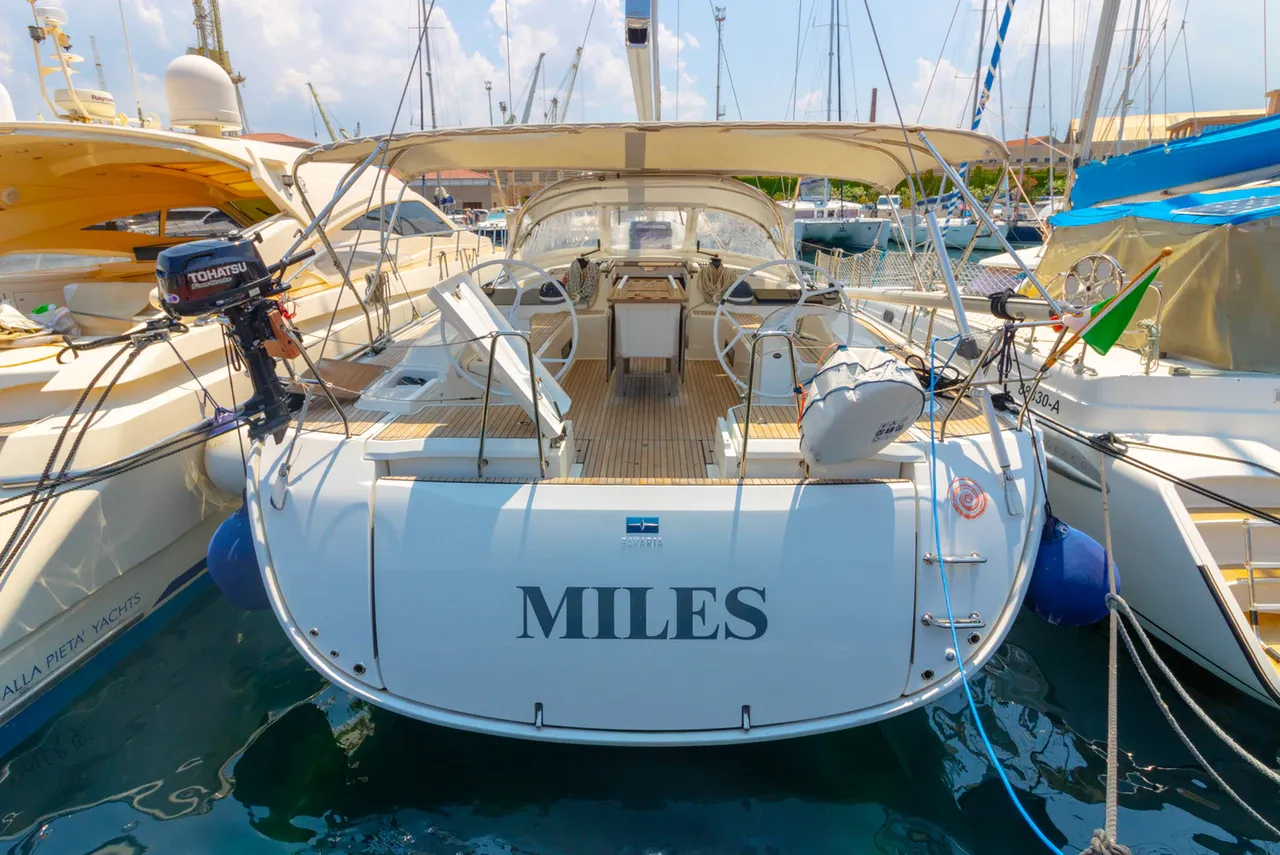 Charter a 16.75m Sailing Yacht in Formia