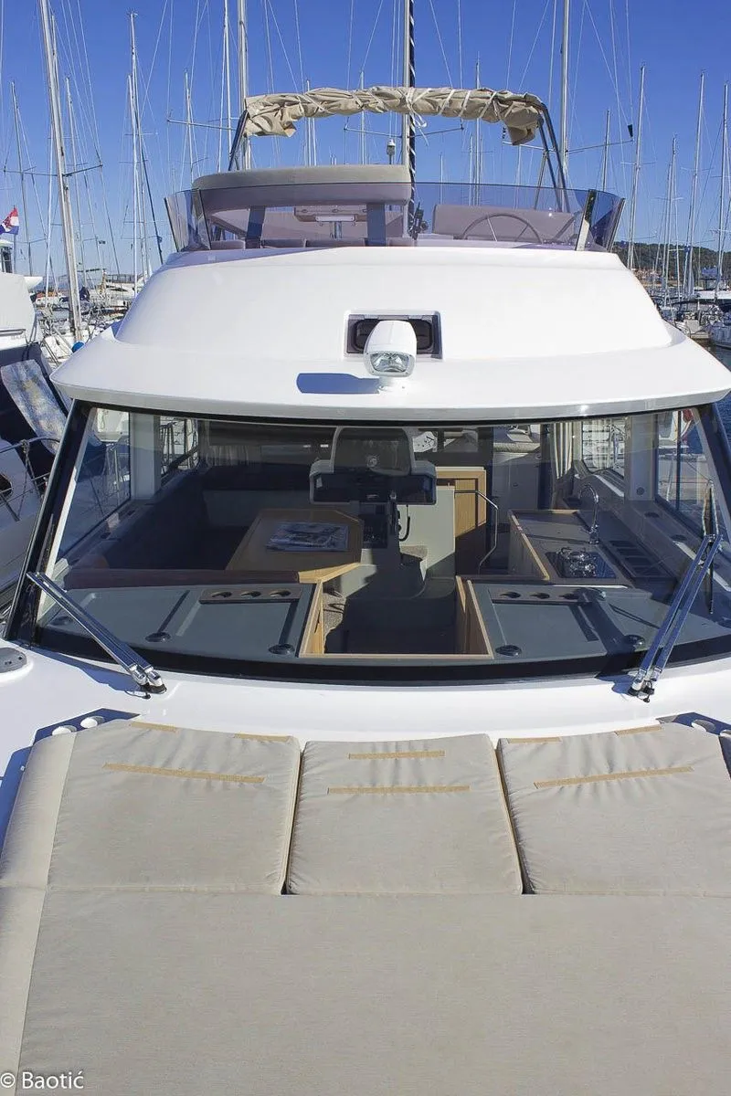 Rent a 12.29m Motor Yacht Bavaria E40 in Punat