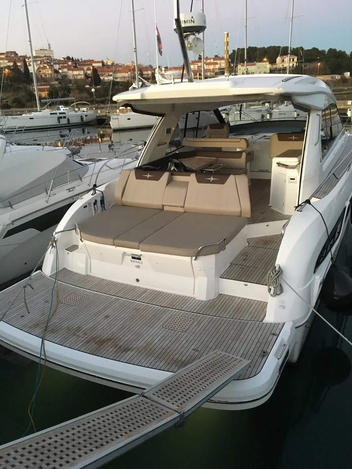 Чартер Varola - 5