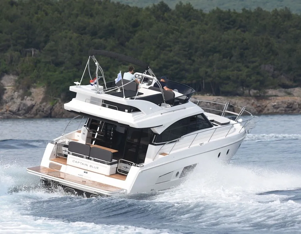 Charter a 13.6m Motor Yacht in Šibenik