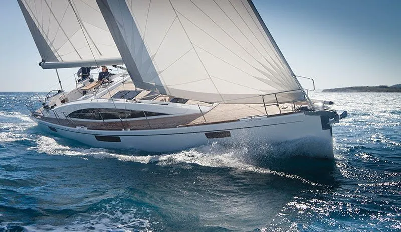 Explore Jamestown on a 13.99m Rental Boat