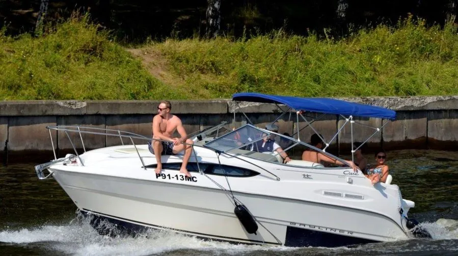 Rent a 7.32m Bayliner 2455 in Moscow