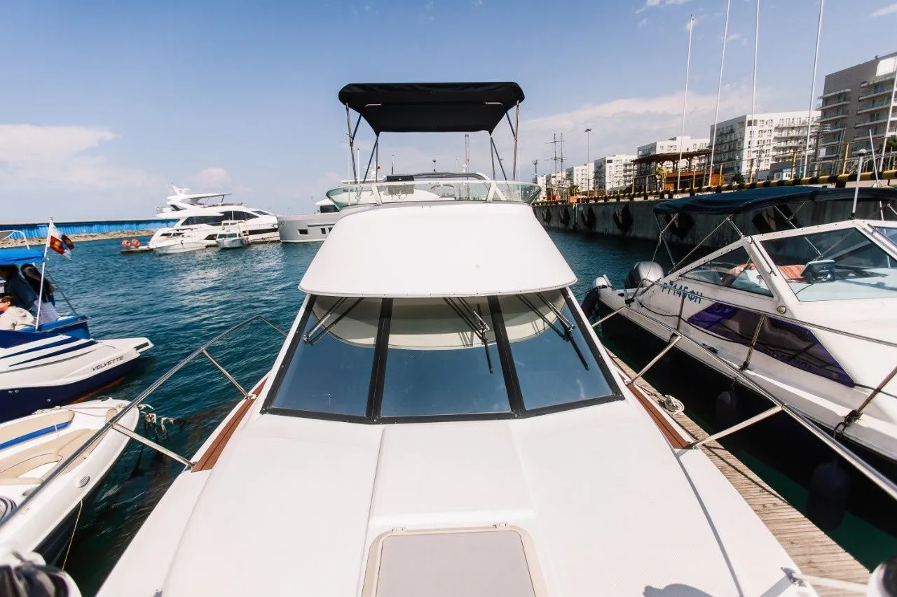 Explore Adler on a 9.6m Bayliner 288 Motor Yacht Rental