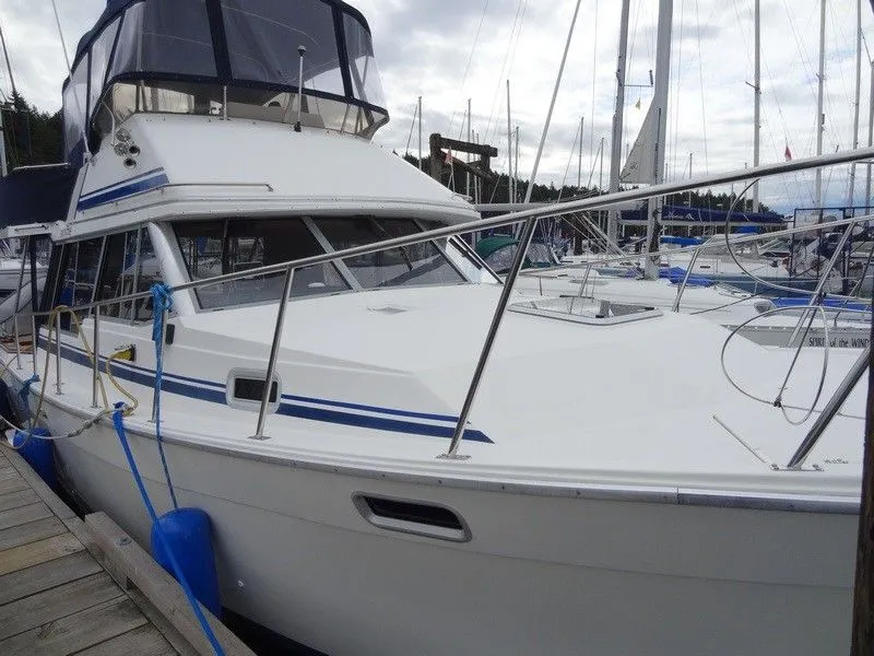 9.75m Nanaimo Bayliner 3288 Hire