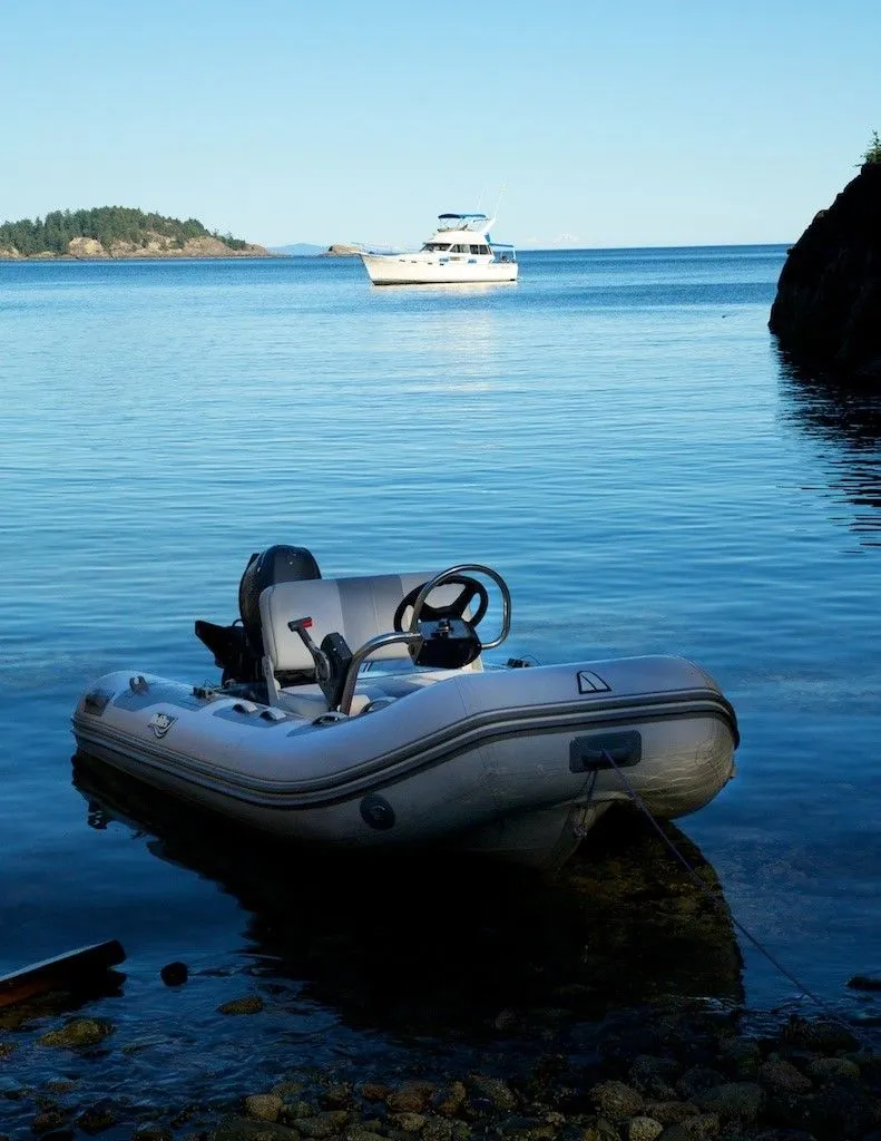 Rent a 11.63m Bayliner 3888 Motor Yacht in Nanaimo