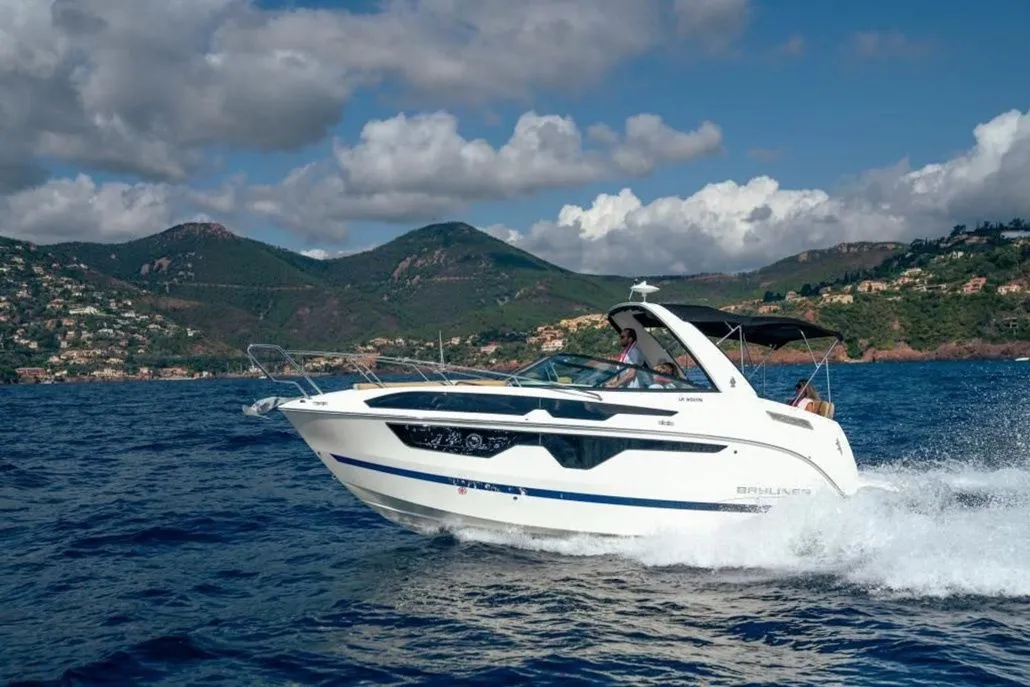 Лодка - 8.15м аренда Bayliner Ciera 8 моторная яхта в Миколайки
