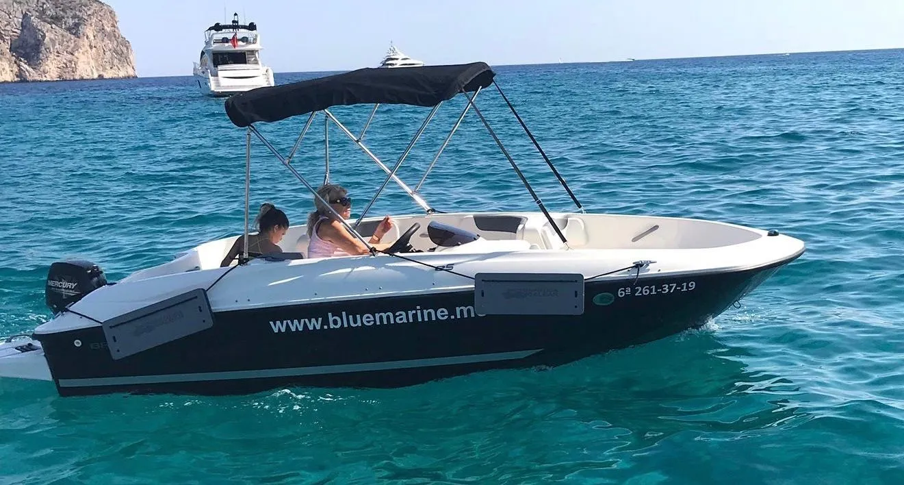 Explore Santa Ponça on a 4.89m Bayliner E5 Motor Boat Rental