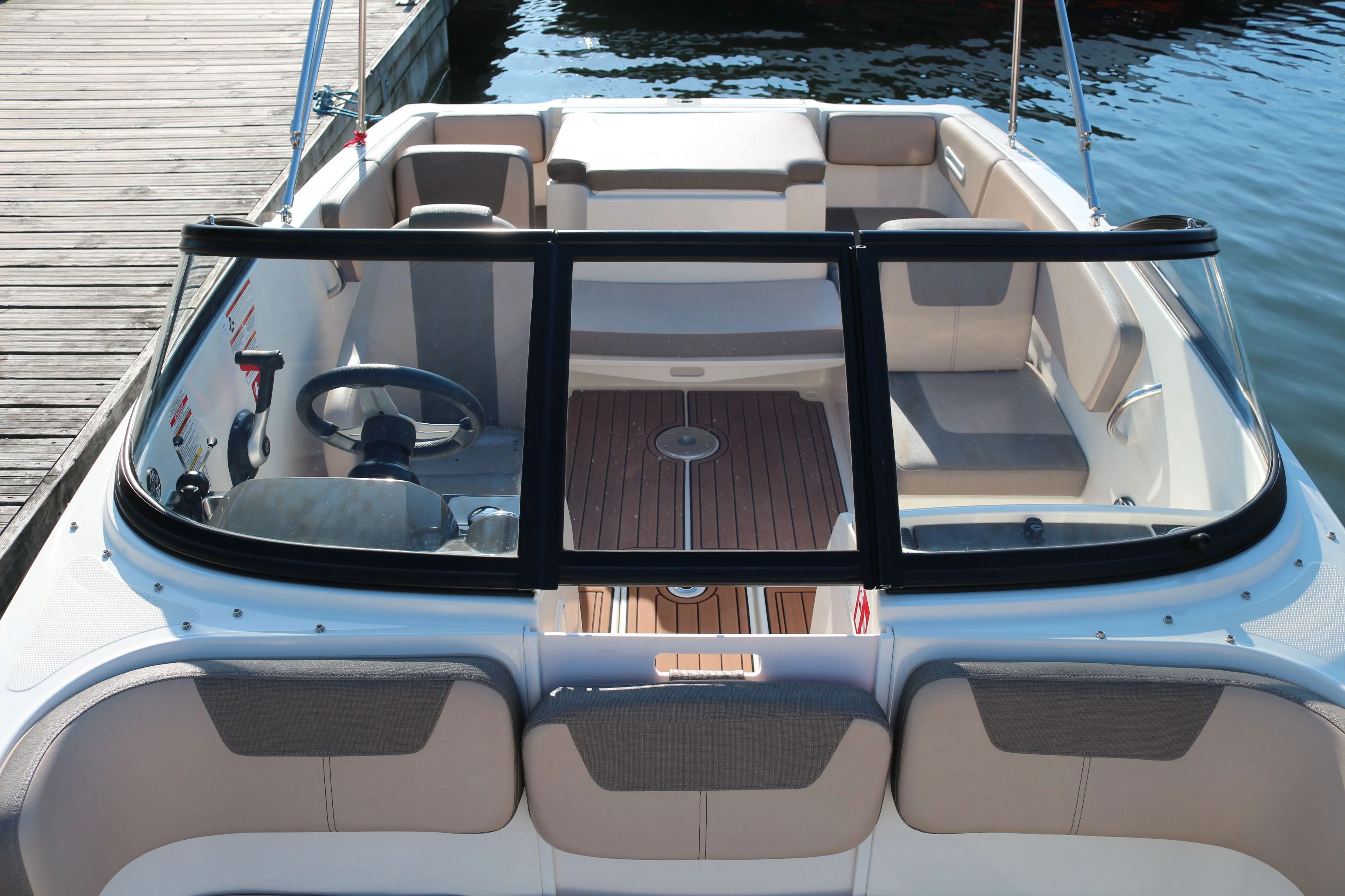 5.66m Zegrze Bayliner VR4 Motor Boat Hire