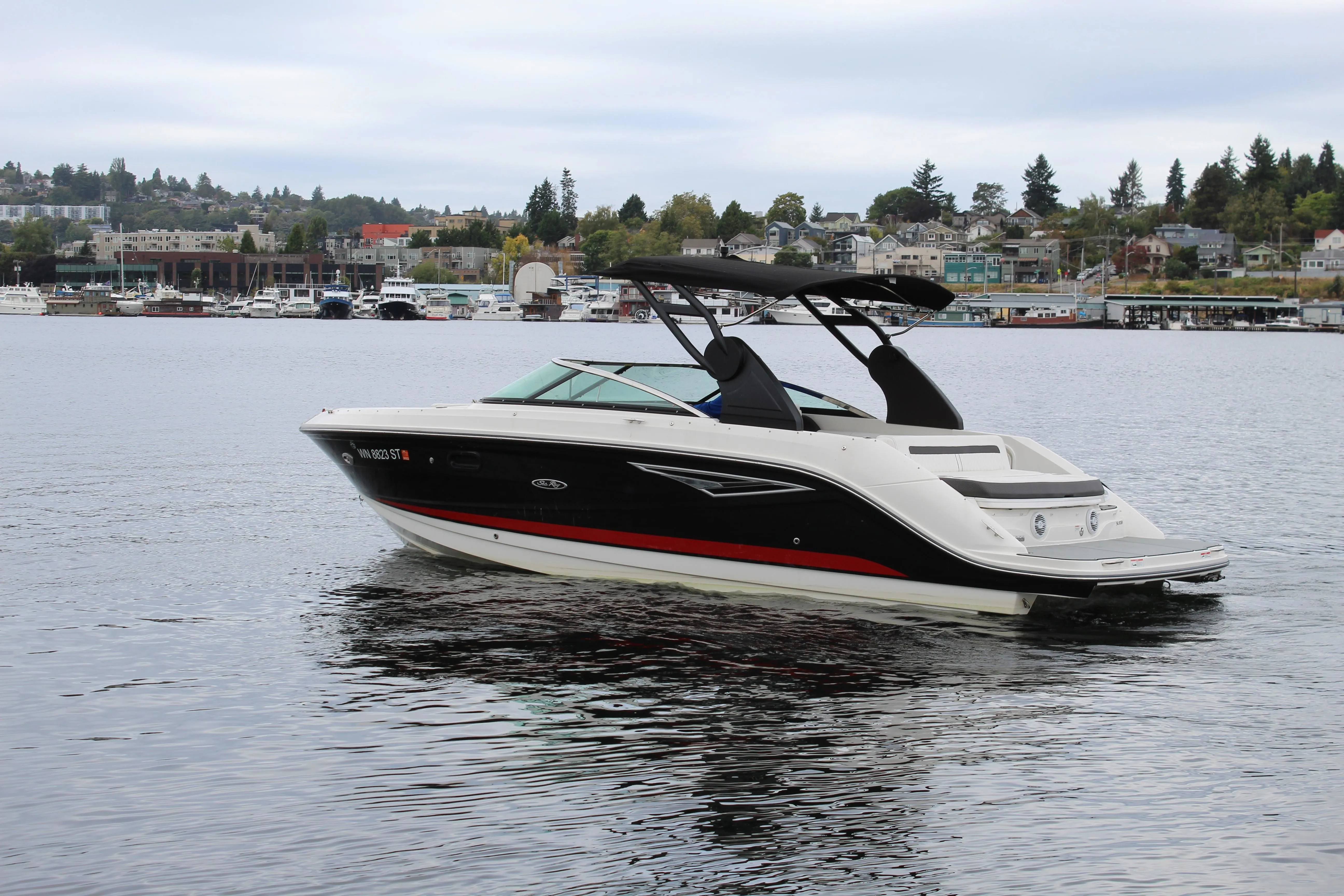 Rent a 6.23m Bayliner VR5 in Barcelona