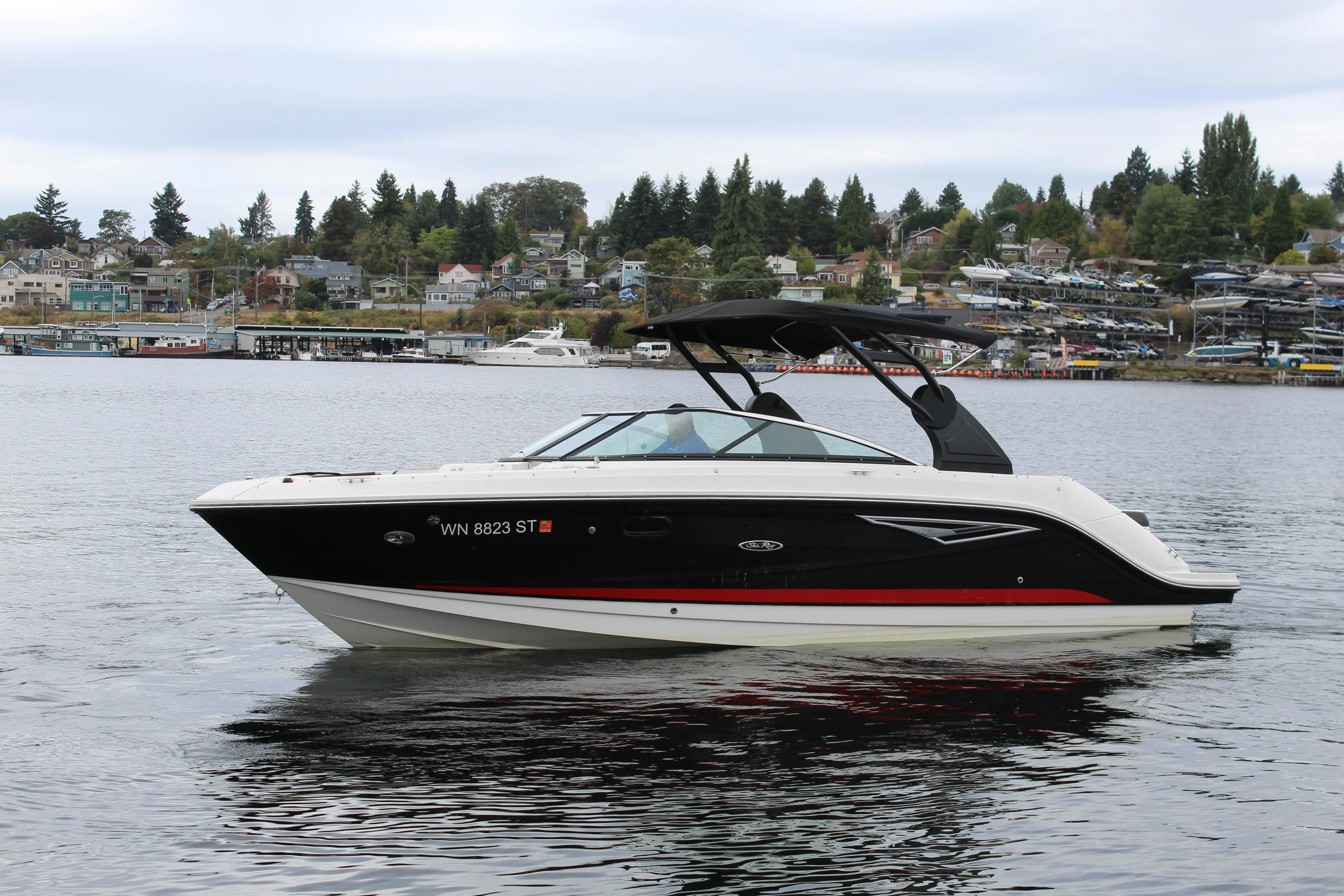 Rent a 6.23m Bayliner VR5 in Barcelona