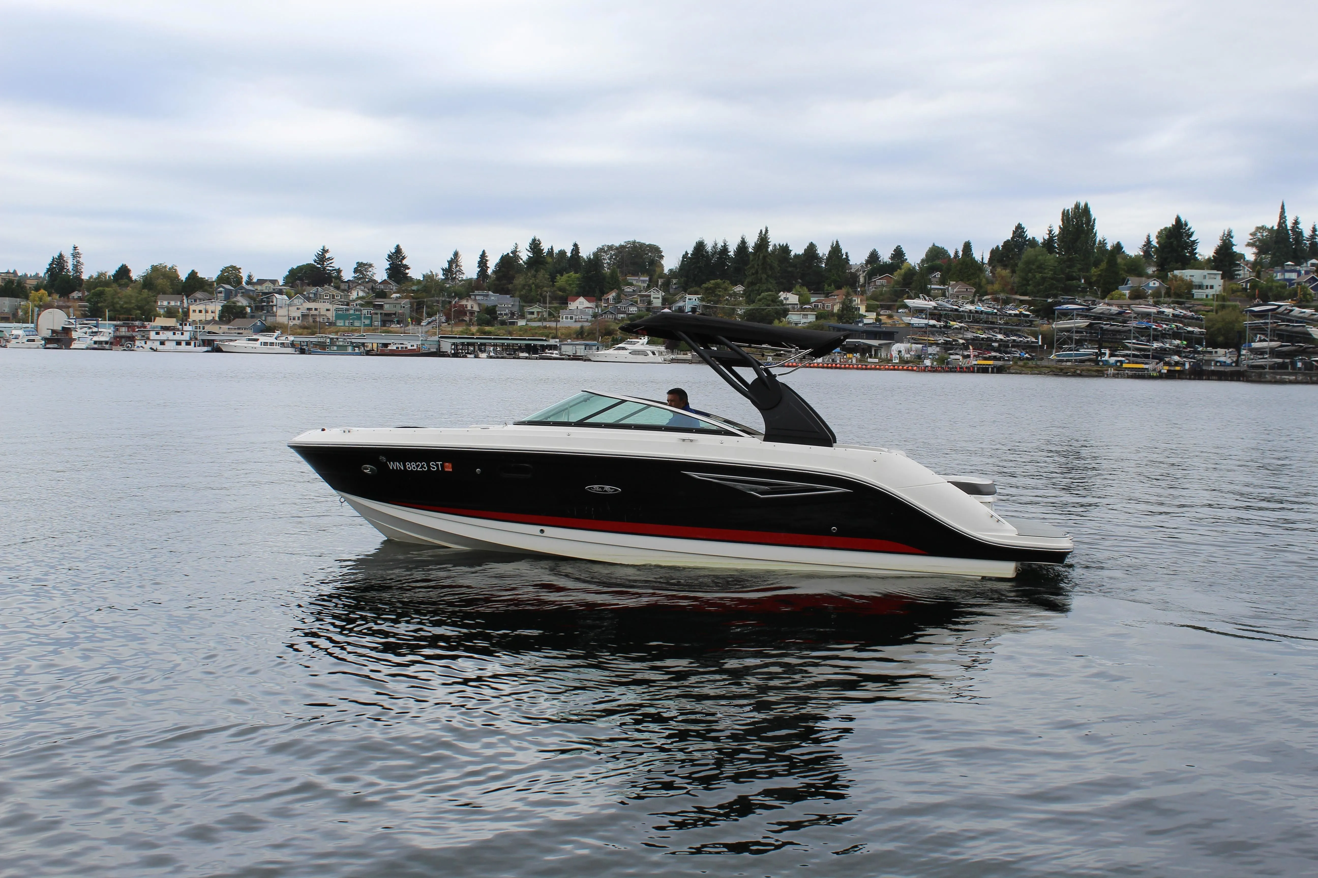 Rent a 6.23m Bayliner VR5 in Barcelona