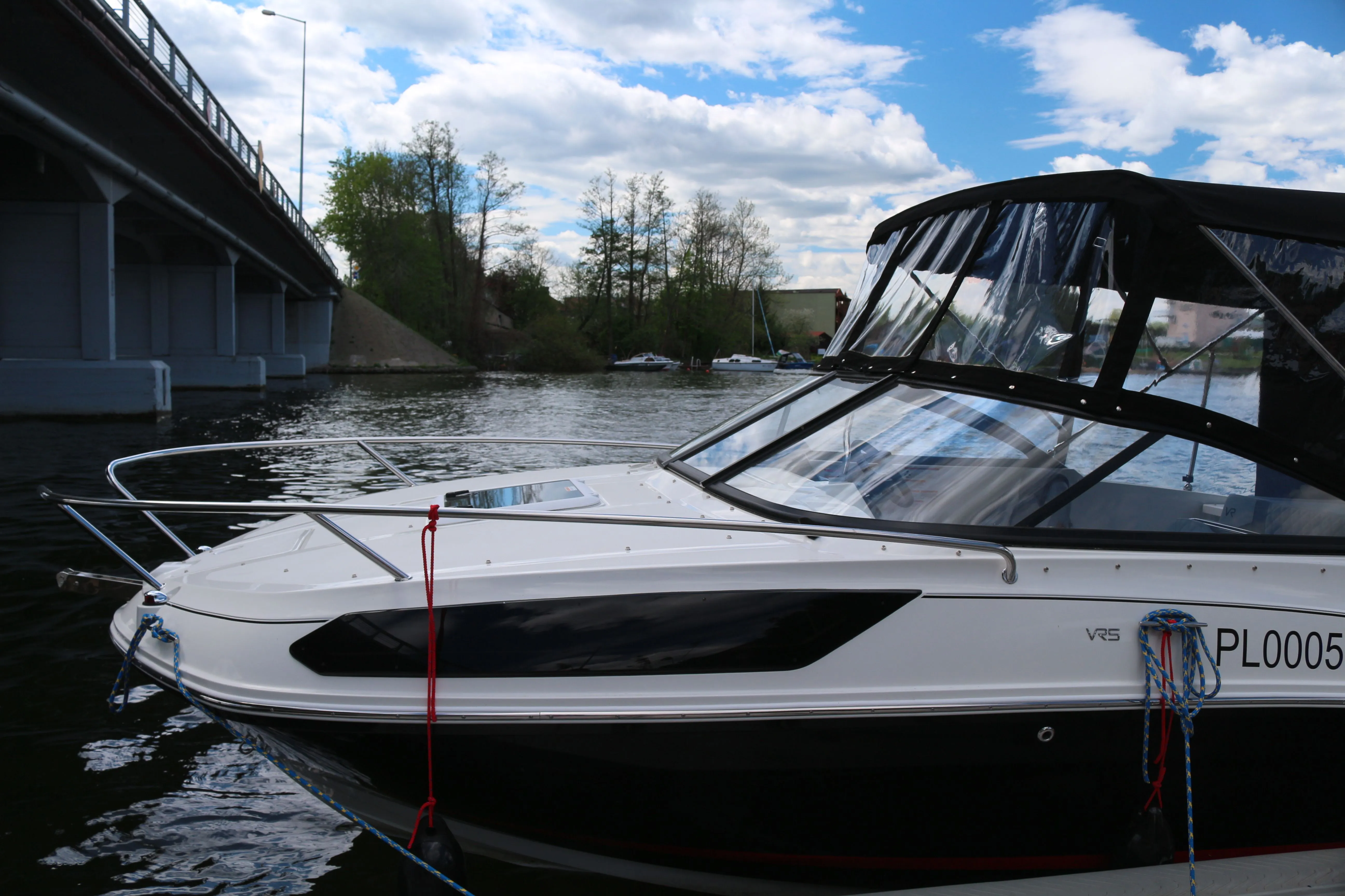 6.19m Mikolajki Bayliner VR5 Cuddy Motor Yacht Hire