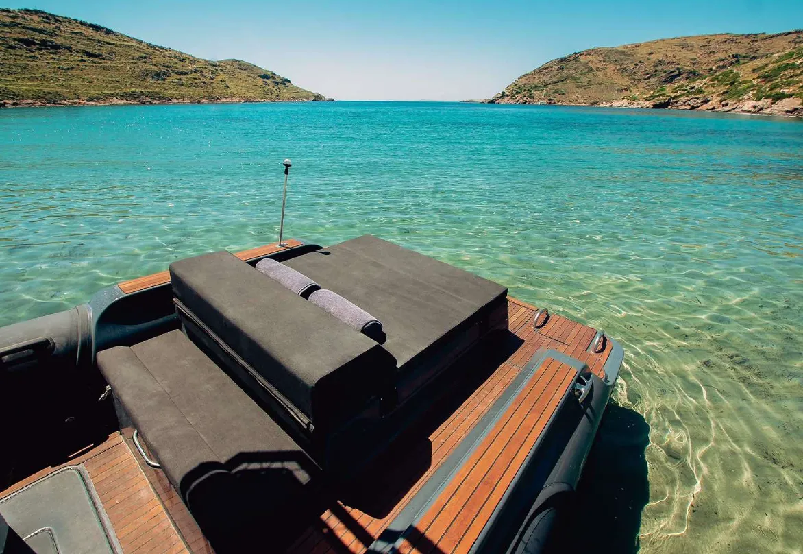 11m Porto Heli Motor Boat Bell Marine Rock 36 Hire