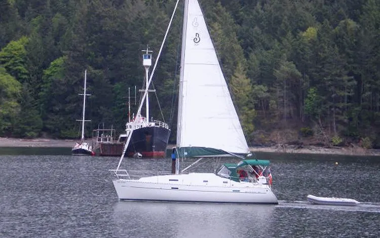 Rent a 10.35m Sailing Yacht Beneteau 331 in Nanaimo