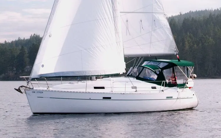 Rent a 10.35m Sailing Yacht Beneteau 331 in Nanaimo