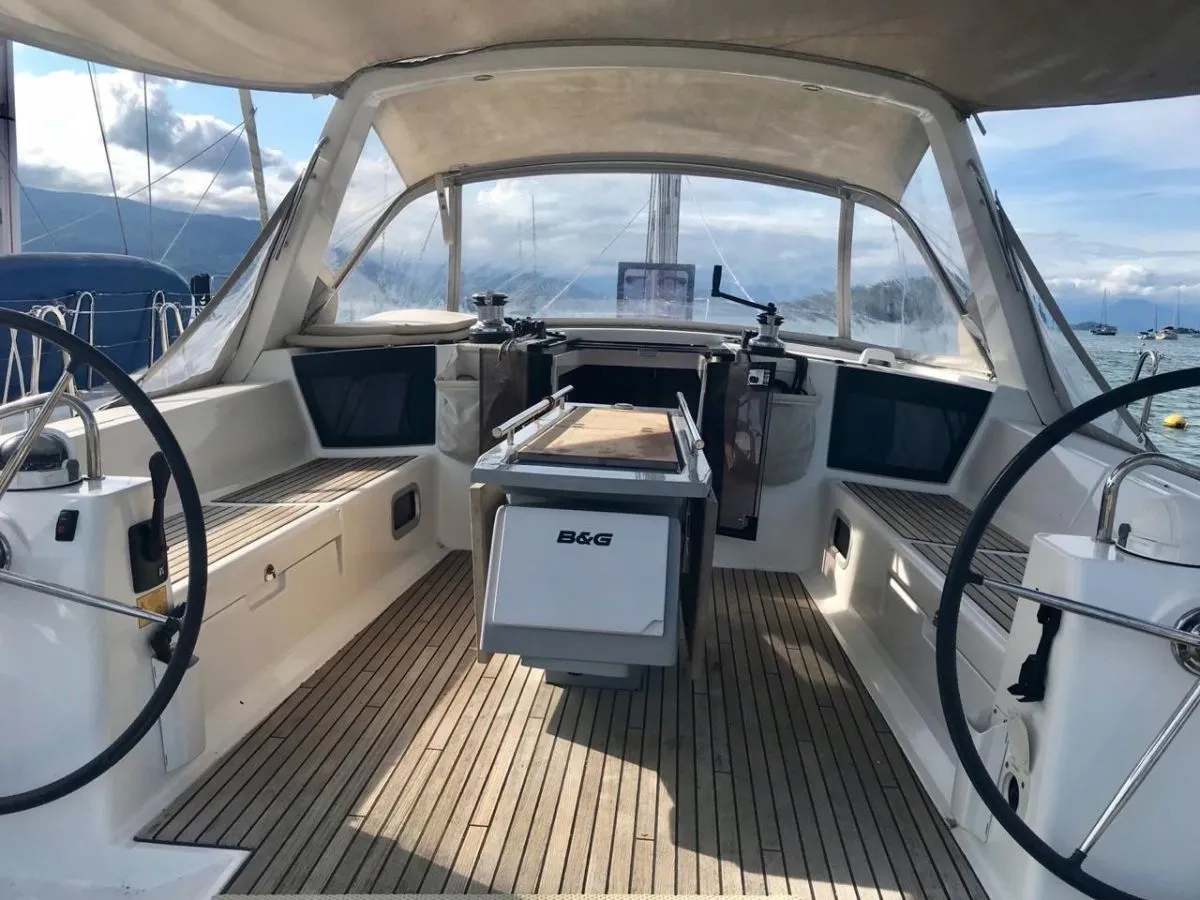 Explore Paraty on a 13.85m Rental Beneteau 45