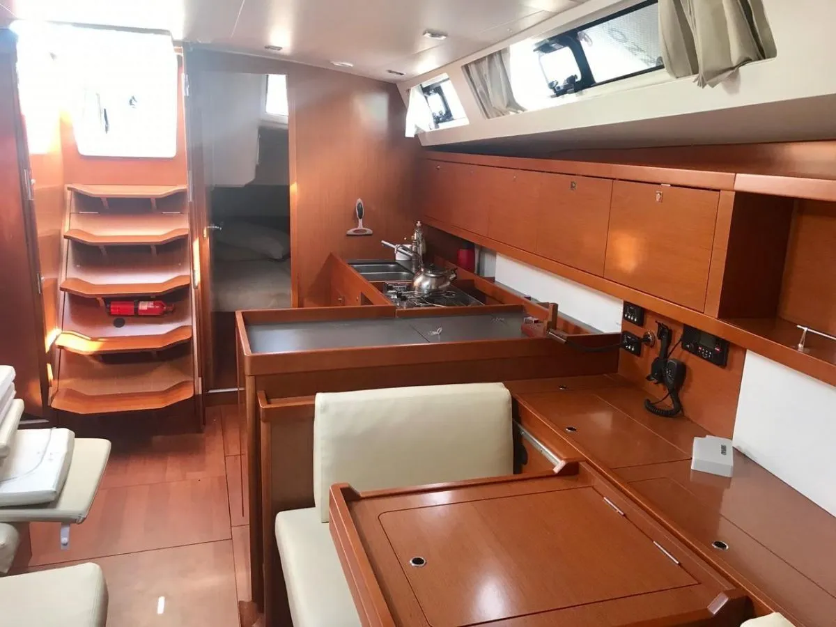 Viver 2 Charter Boat