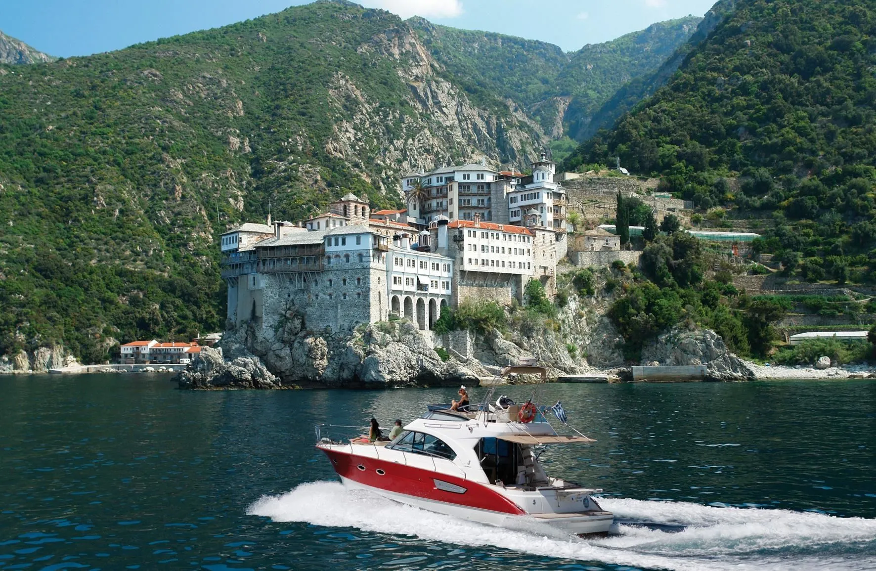 Rent a 12.6m Motor Yacht in Limani Karra