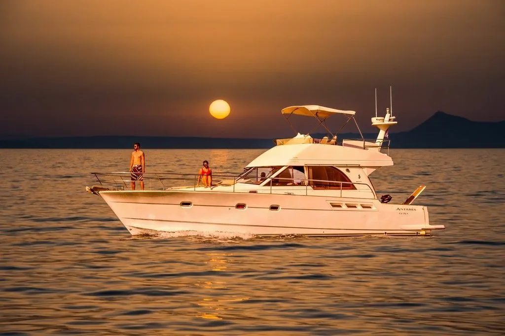 Charter a 13.95m Beneteau Antares 13.80 in Rethymno