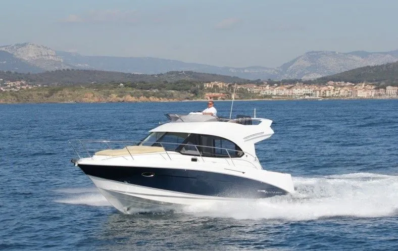 Rent a 9.98m Boat in Cannigione