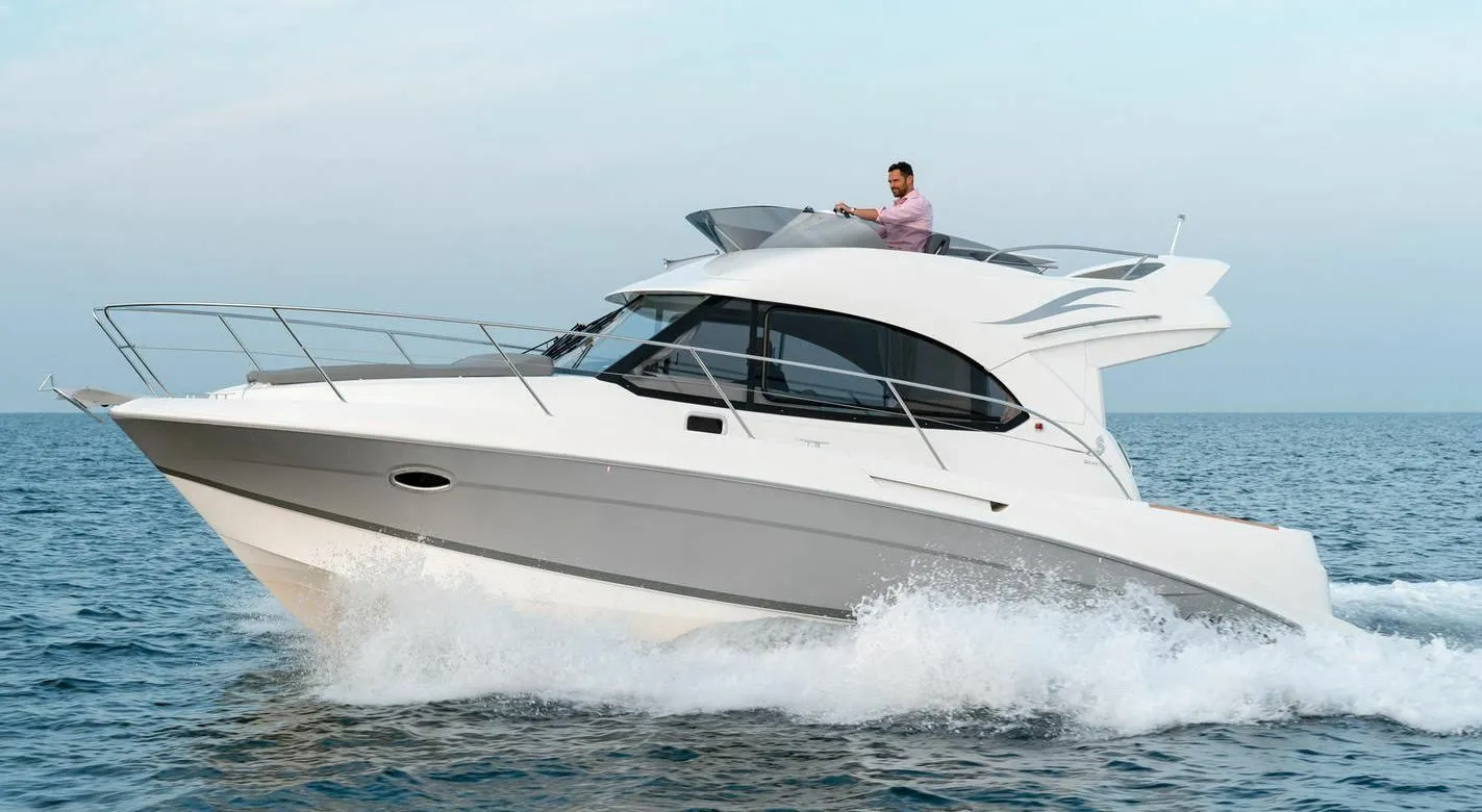 Rent a 10.22m Motor Yacht in Trogir