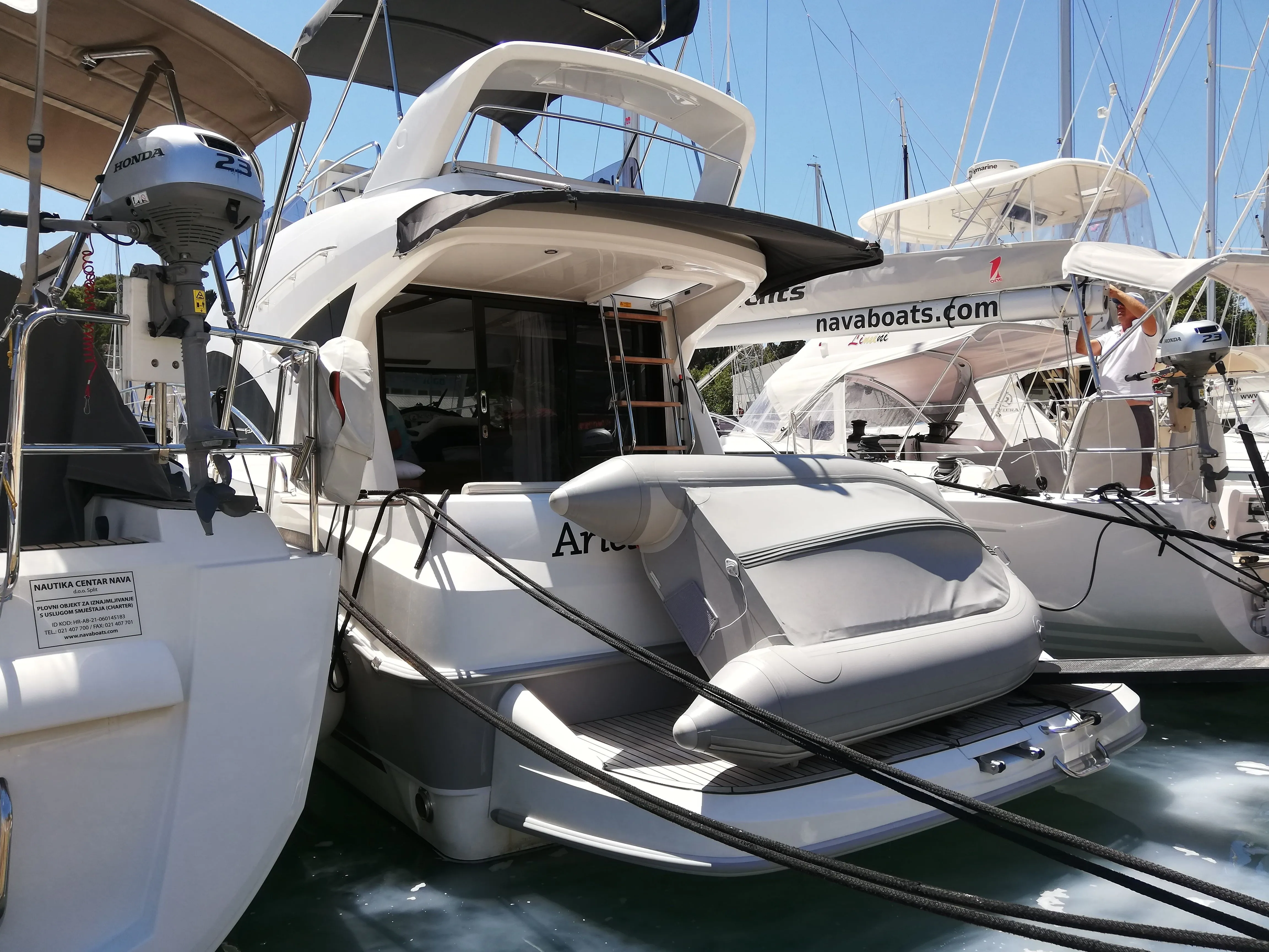 Ariela Charterboot - 5