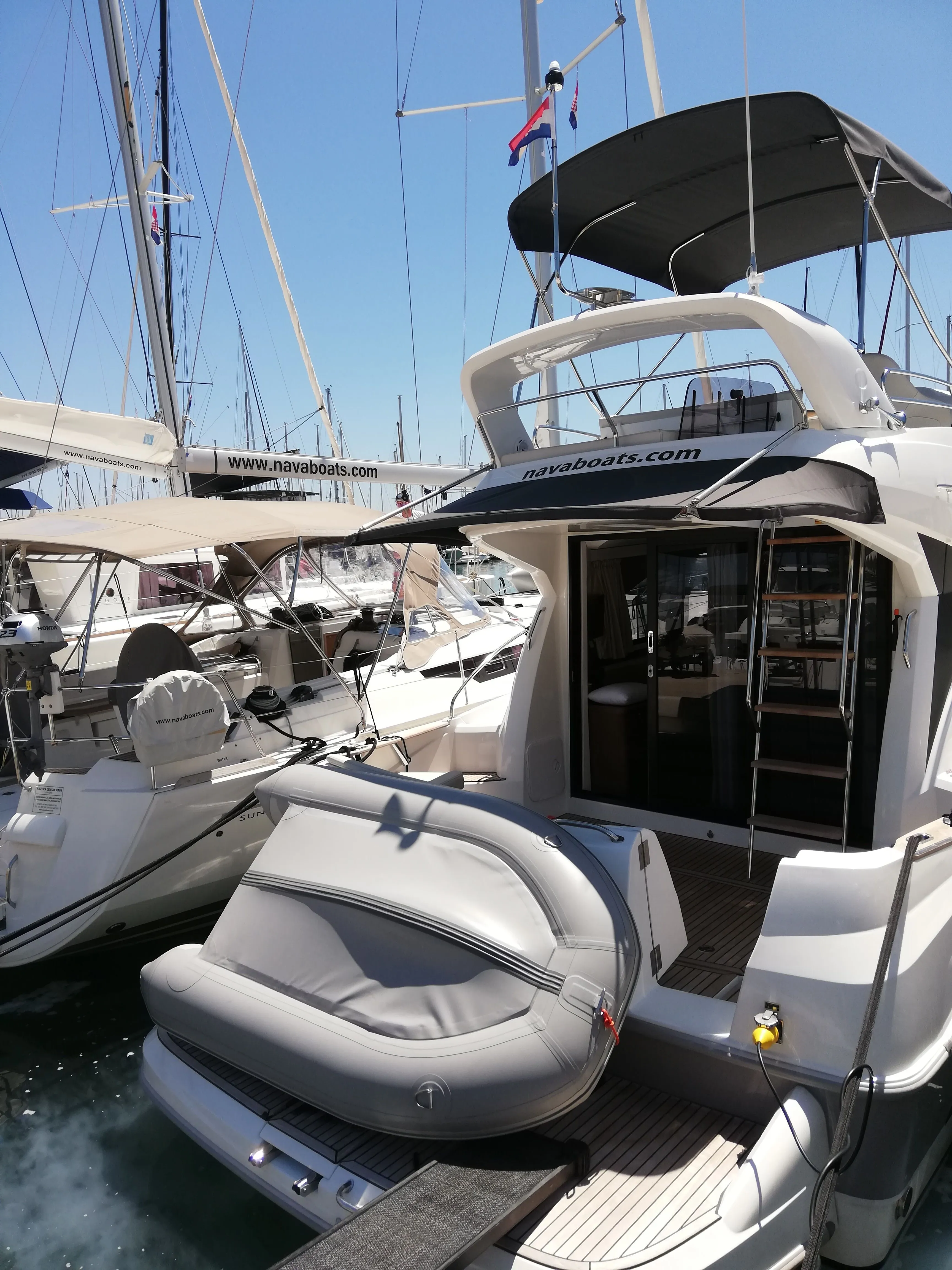 Ariela Charterboot - 3