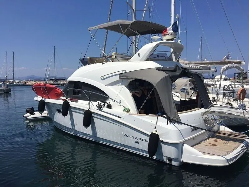 Joia Charter Boat