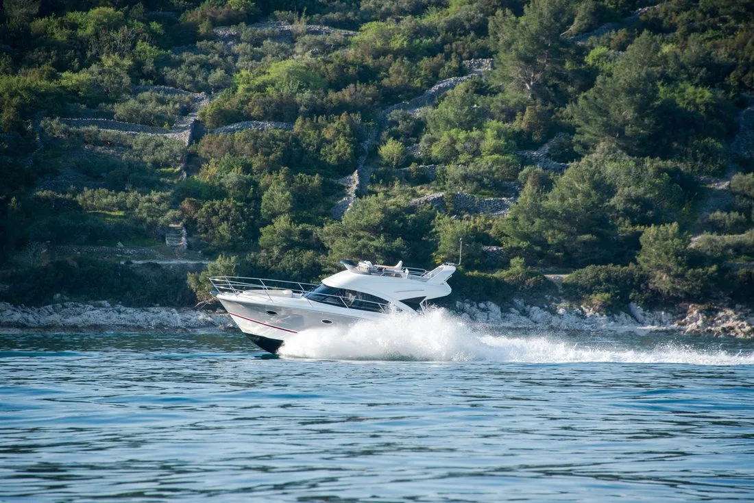Setemana 1 Charter Boat
