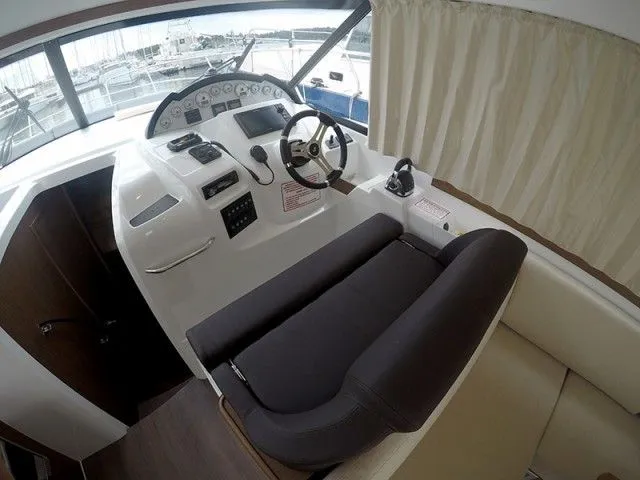 11.37m Šibenik Beneteau Antares 36 Motor Yacht Hire