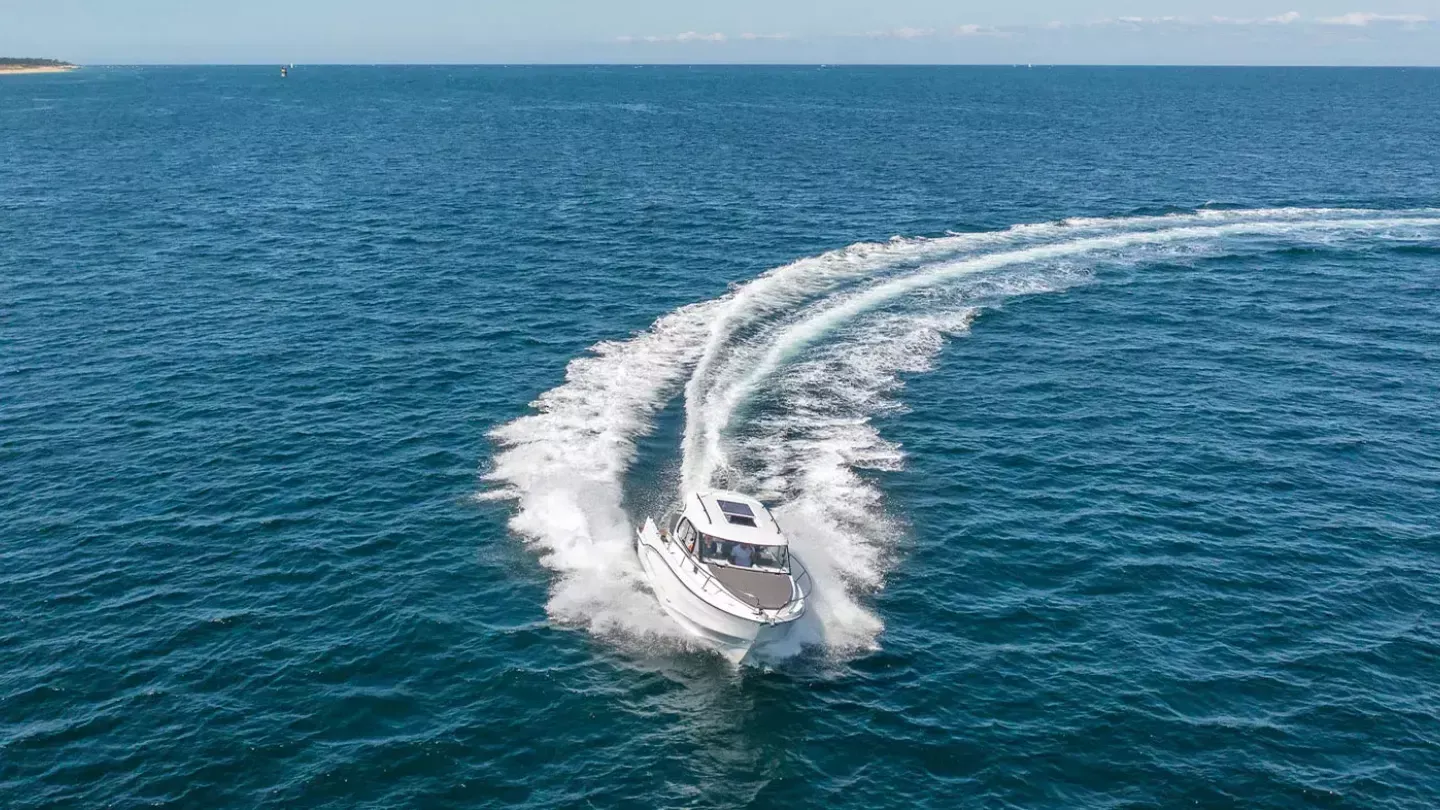 Rent a 8.06m Motor Yacht in Antibes