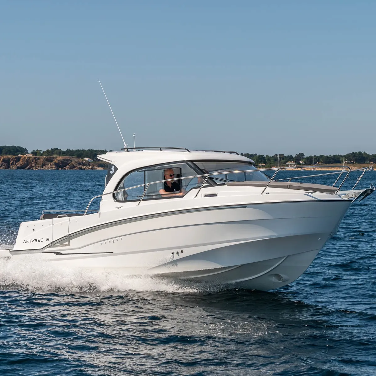 Explore Wilkasy on a 8.23m Rental Beneteau Antares 8