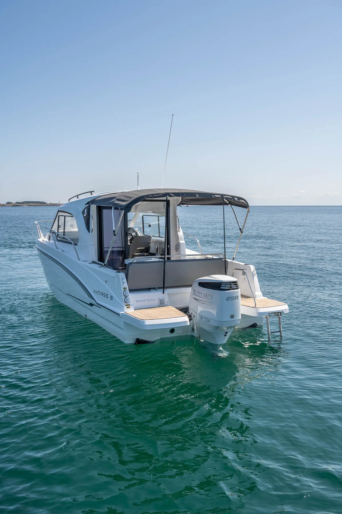 Beneteau Antares 8 Charter Boat